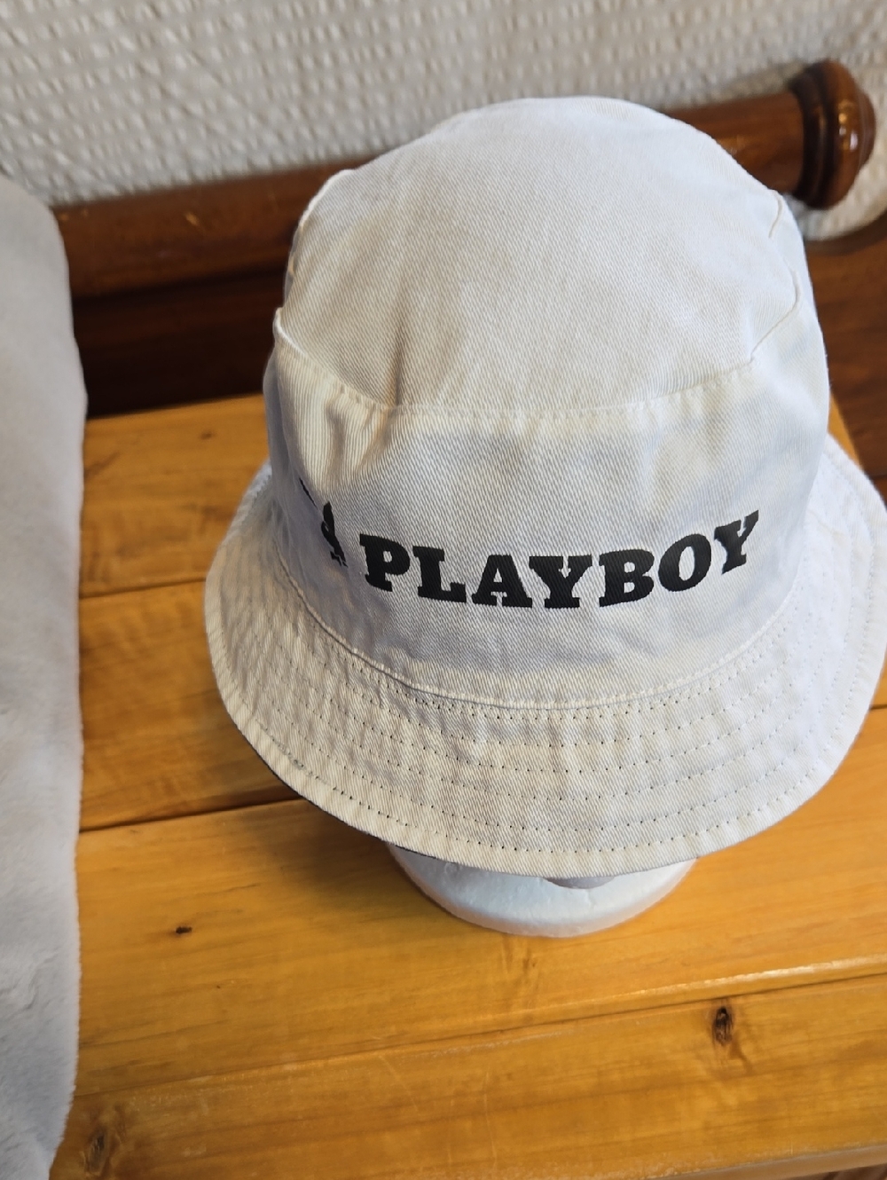 PLAYBOY Reversible Bucket Hat - Picture 2 of 9